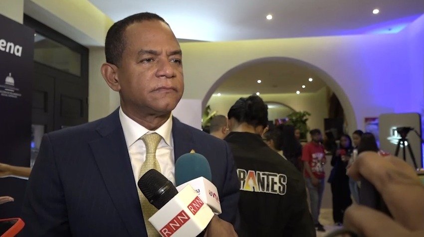 Alza en seguros: Valentín rechaza críticas de Marte y asegura que proceso sigue abierto