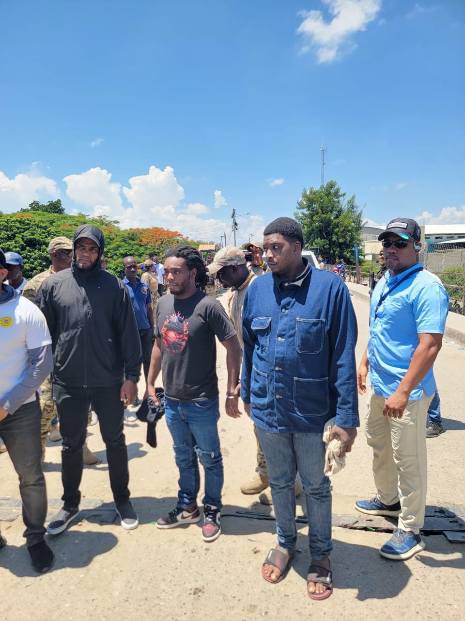 Autoridades dominicanas entregan a Haití a presuntos miembros de banda 400 Mawozo