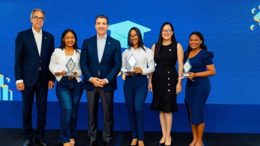 Banco Popular otorga 32 nuevas becas del programa Excelencia Popular