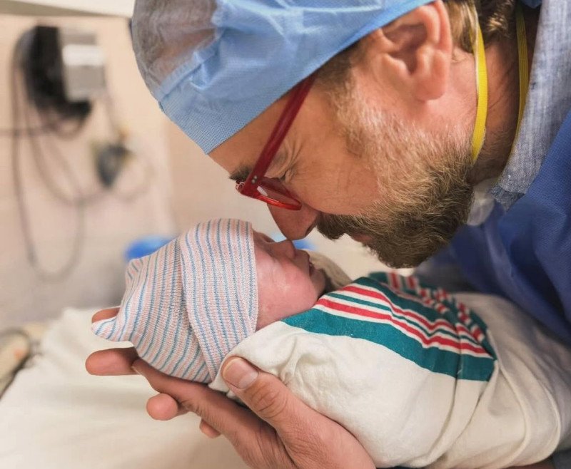 Carlos de la Mota y Laura Pérez Rojas reciben a Montserrat, su segunda hija