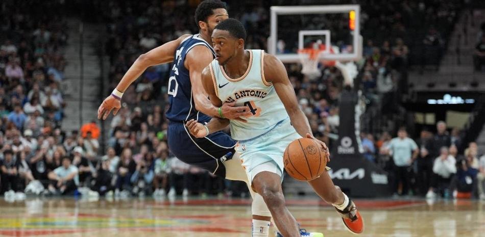 De´Aaron Fox pacta extensión con los Spurs por 228 millones por 4 años