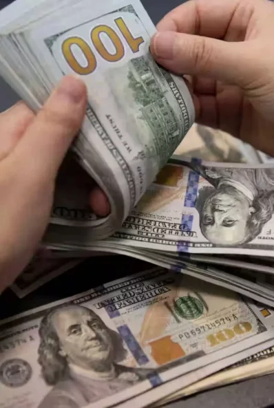 Dólar alcanza niveles previstos en las proyecciones del Gobierno para el 2026