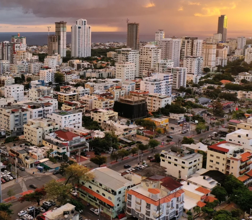 Economía crece 2.4 % entre enero y julio, reporta el BCRD