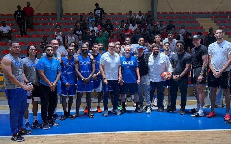 Entrenamientos de la selección de basket impactan en la comunidad de Haina
