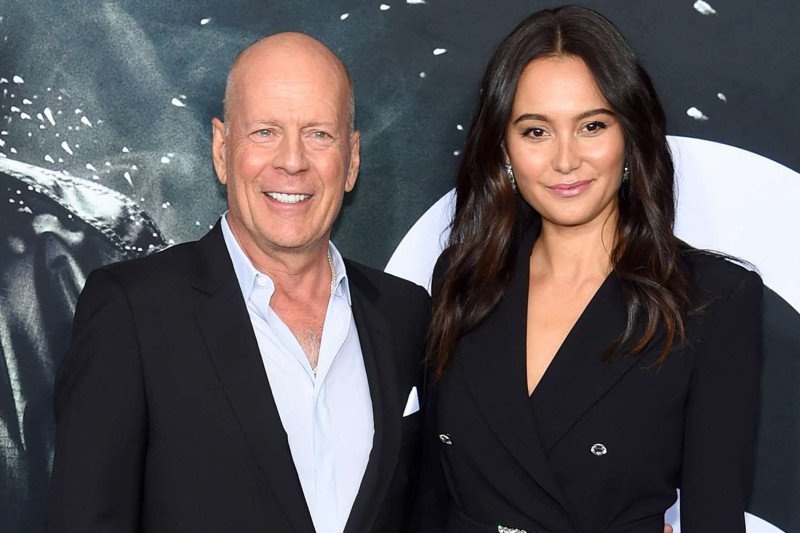Esposa de Bruce Willis recibe criticas tras revelar que trasladaron al actor a casa de cuidados especiales