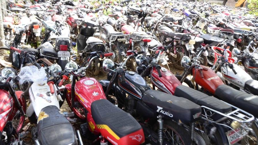 Federación de pastores niega vínculo con acusado de falsificar matrículas en Santiago