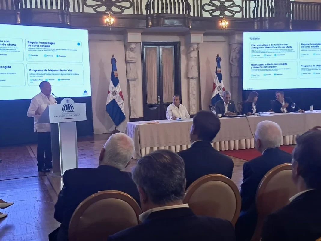 Frank Rainieri: “Más del 60 % de las habitaciones hoteleras están siendo afectadas por el sargazo”