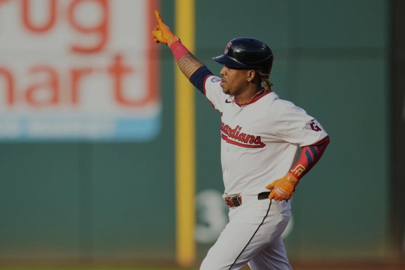 La noche récord de José Ramírez le da victoria a los Guardianes