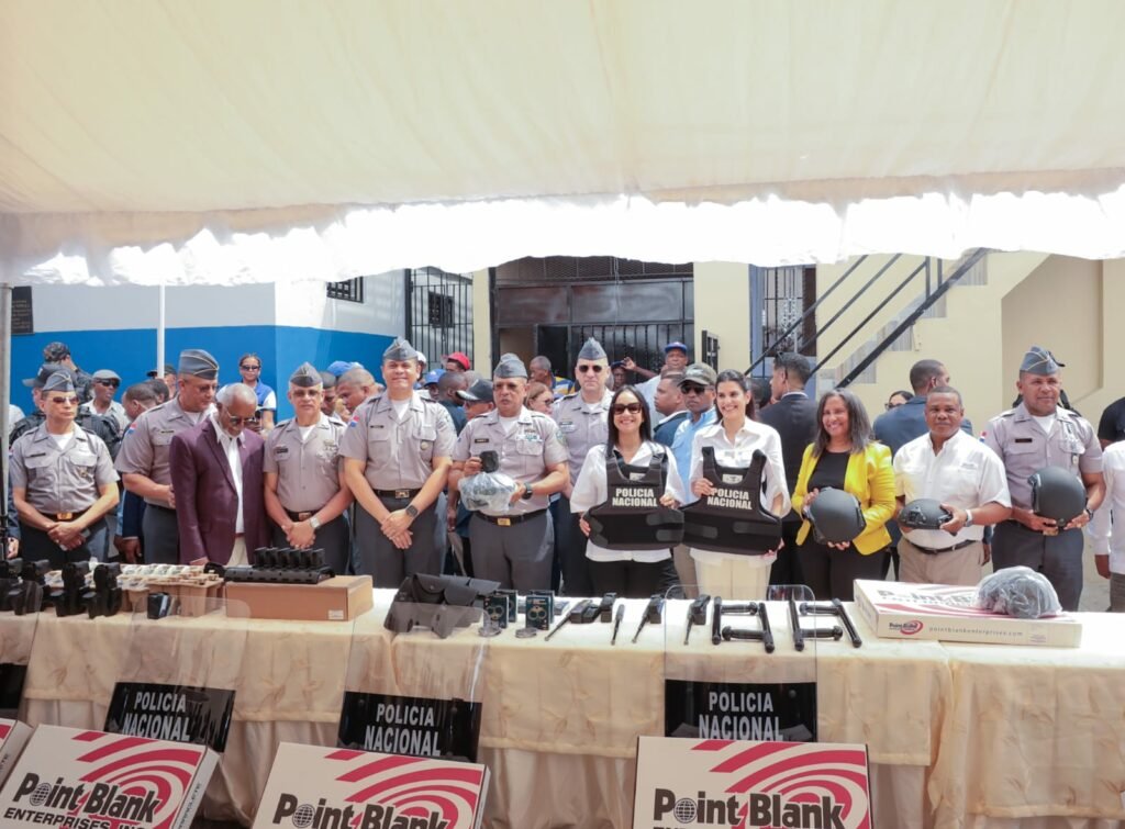 Policía Nacional, Philip Morris Dominicana y el IDDI, fortalecen la seguridad y la convivencia en Capotillo con entrega de equipos
