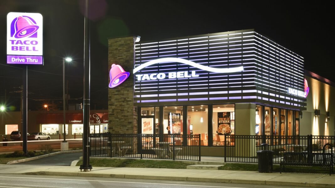 Taco Bell se arrepiente de usar la IA para recoger pedidos desde el coche: desde helados con bacon a facturas de miles de dólares
