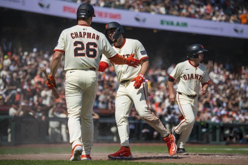 Willy Adames pega dos jonrones y San Francisco barre a los Cubs