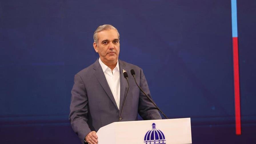 Abinader revela que “admira a las enfermeras” y plantea hacer una reunión con ellas