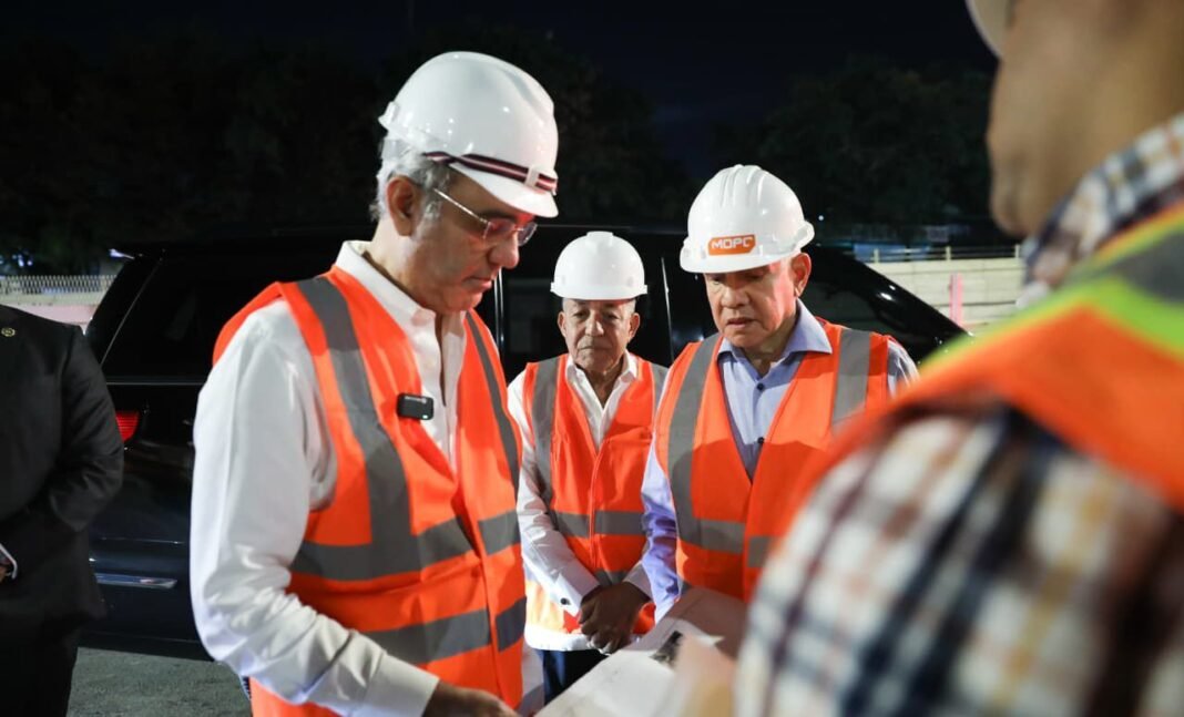 Abinader supervisa esta noche construcción del paso a desnivel en la Prolongación 27 de Febrero con Isabel Aguiar Abinader supervisa esta noche construcción del paso a desnivel en la Prolongación 27 de Febrero con Isabel Aguiar