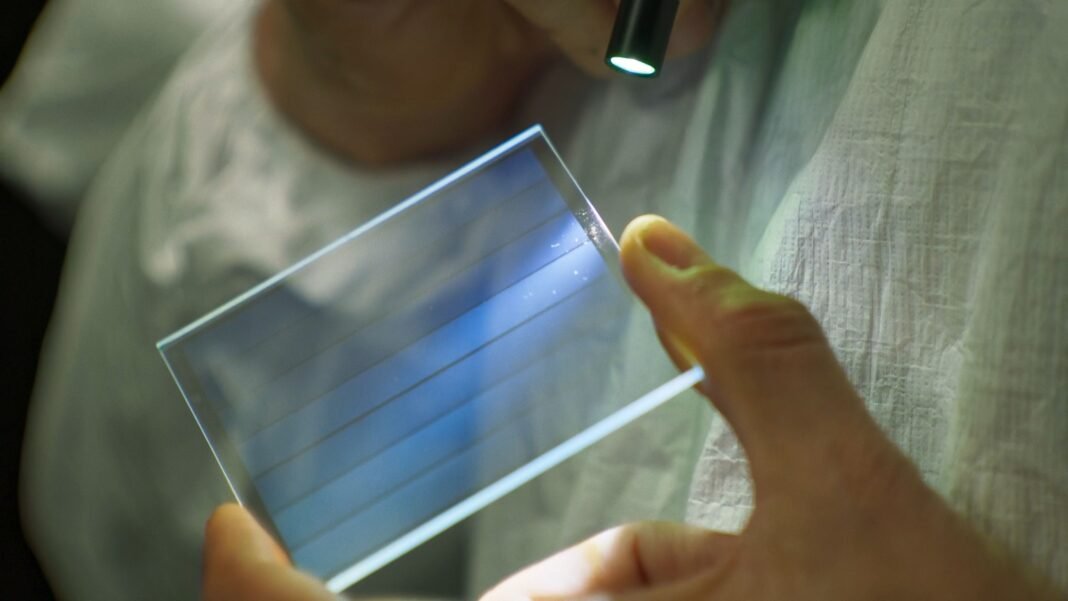 Adiós a los USB, tarjetas de memoria y discos duros, llega el cristal indestructible que puede guardar archivos de forma ilimitada Adiós a los USB, tarjetas de memoria y discos duros, llega el cristal indestructible que puede guardar archivos de forma ilimitada