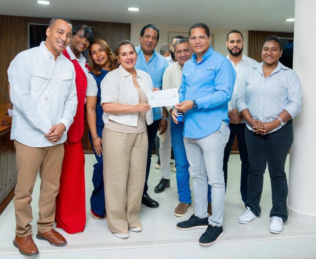 Alcaldía de Higüey entrega cheques para segunda licitación de obras del 2025