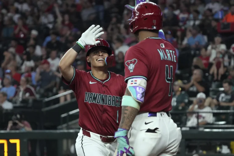 Arizona se acerca a 1 juego del comodín LN. Gigantes siguen vivos. Todos los resultados MLB Arizona se acerca a 1 juego del comodín LN. Gigantes siguen vivos. Todos los resultados MLB