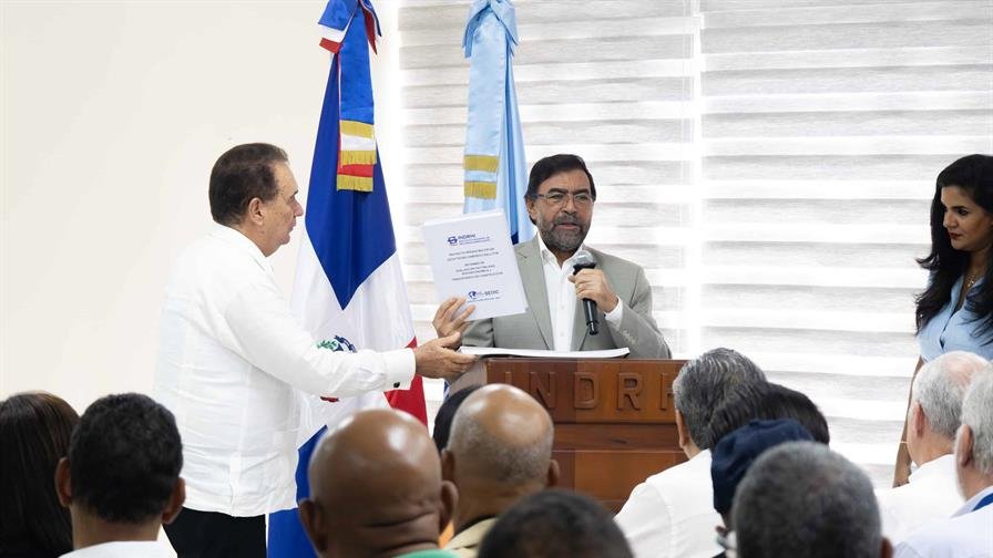 Autoridades presentan estudios y diseño de la presa de Joca