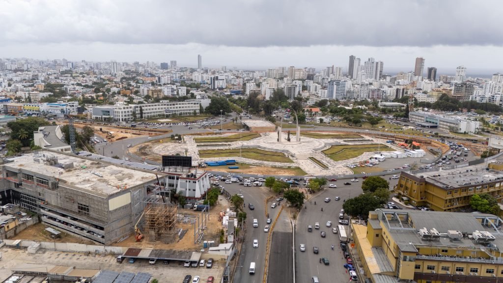Avanza construcción del paso a desnivel en la 27 de Febrero con Isabel Aguiar