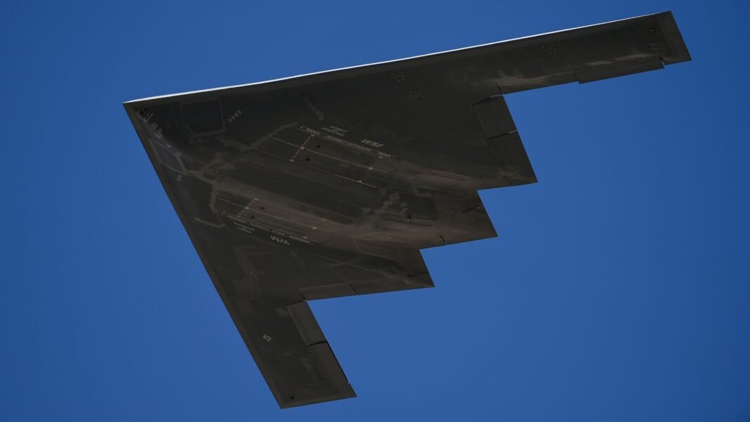 B-2 Spirit, el avión más caro del mundo, clave en la supremacía aérea de Estados Unidos: logra realizar un vuelo continuado de 70 horas
