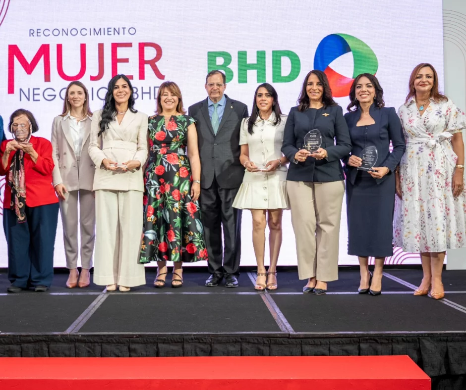 Banco BHD reconoce a cinco mujeres por su liderazgo empresarial y comunitario Banco BHD reconoce a cinco mujeres por su liderazgo empresarial y comunitario