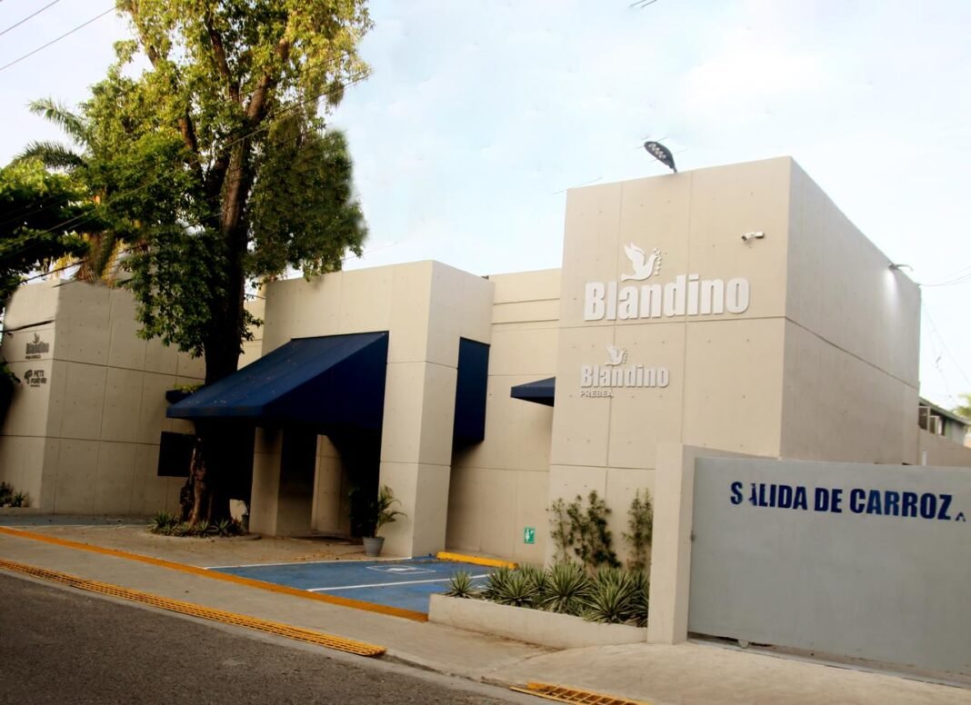 Blandino renueva instalaciones de sus capillas en el sector Herrera Blandino renueva instalaciones de sus capillas en el sector Herrera