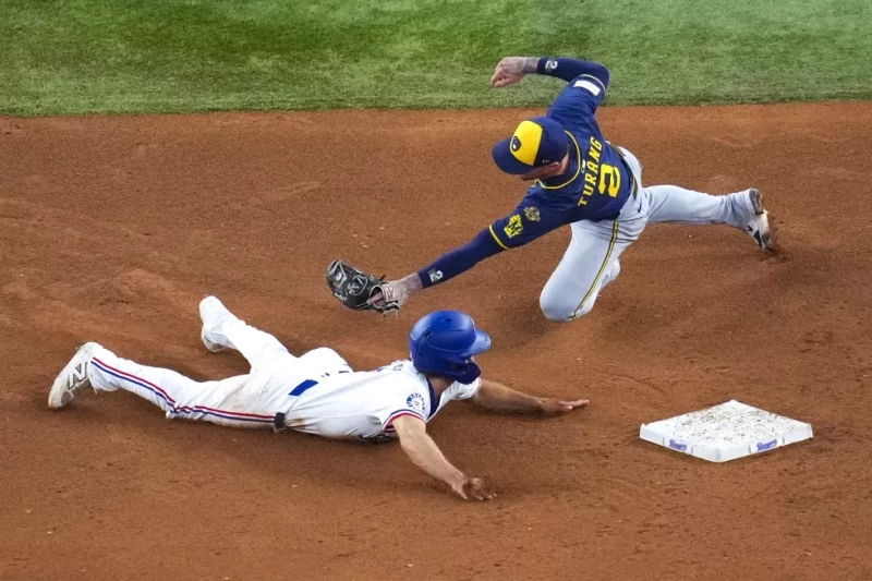 Burger, con un par de vuelacercas, da a Rangers victoria y barrida de 3 juegos ante los Cerveceros Burger, con un par de vuelacercas, da a Rangers victoria y barrida de 3 juegos ante los Cerveceros