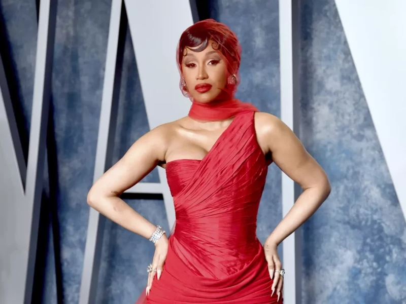 Cardi B dice que es la “única proveedora” de sus tres hijos