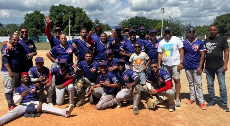 Centro Hierro Rafa a la final Grupo 3. Intensos playoffs softbol Interempresartial en Santiago