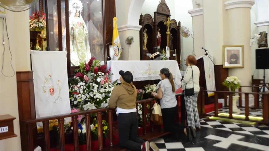 Cientos de peregrinos llegan al Santo Cerro en vísperas del Día de las Mercedes
