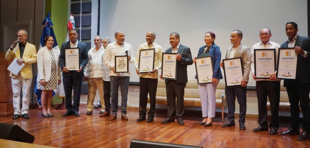Concluye con éxito en Baní, el VII Festival Literario Sur 2025; Pedernales será sede de la Octava Edición 2026 Concluye con éxito en Baní, el VII Festival Literario Sur 2025; Pedernales será sede de la Octava Edición 2026