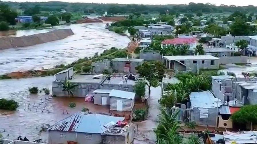 Crecida del río Masacre provoca inundaciones en zonas de Juana Méndez y afecta el canal haitiano