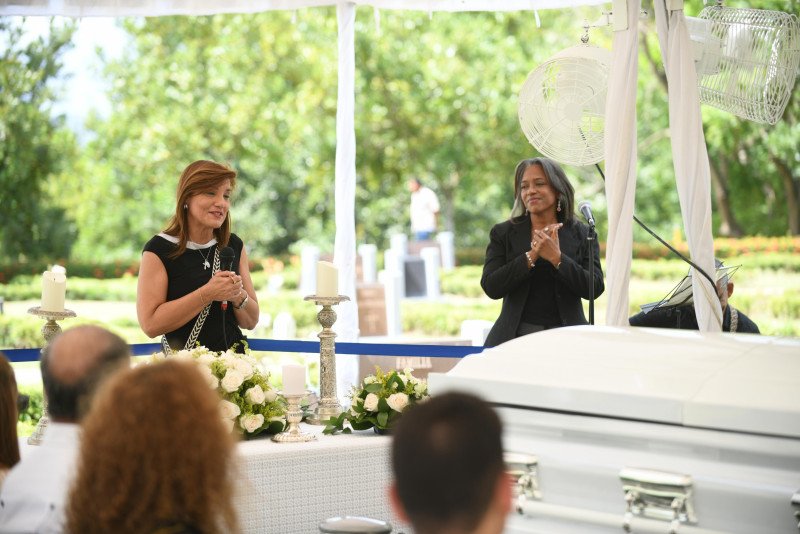 Dan último adiós a María Cristina Camilo en “un día hermoso”