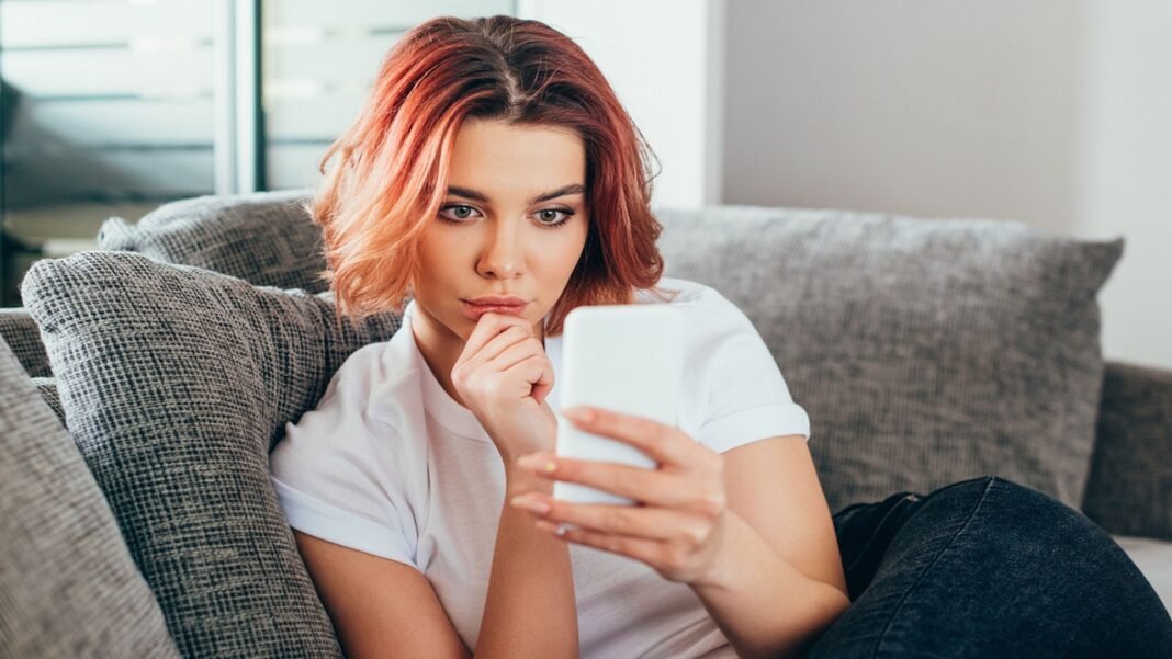 De llamadas perdidas a audios de WhatsApp: los usos con el móvil que los jóvenes detestan De llamadas perdidas a audios de WhatsApp: los usos con el móvil que los jóvenes detestan