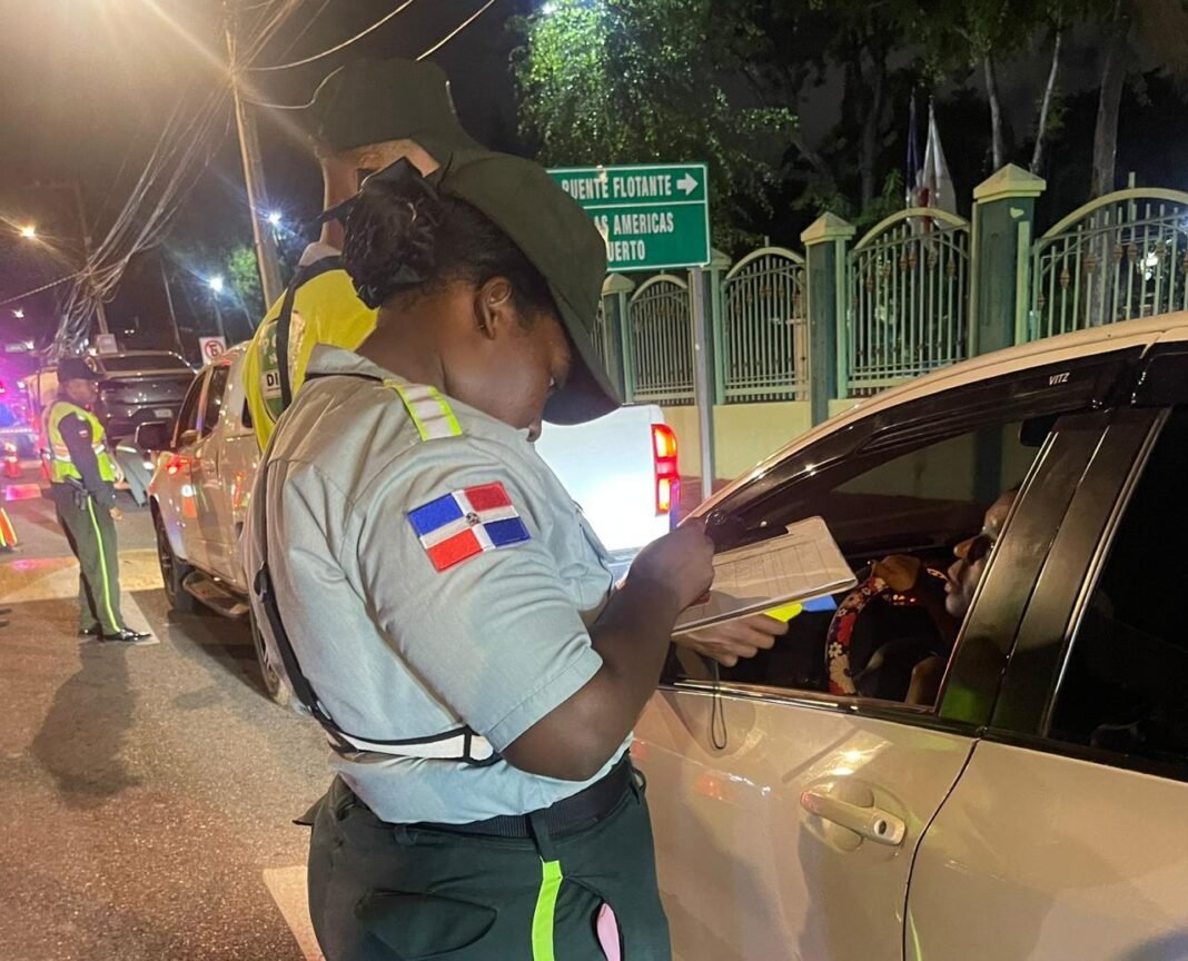 Digesett fortalece seguridad vial con operativo de alcoholimetría en la Av. Venezuela Digesett fortalece seguridad vial con operativo de alcoholimetría en la Av. Venezuela