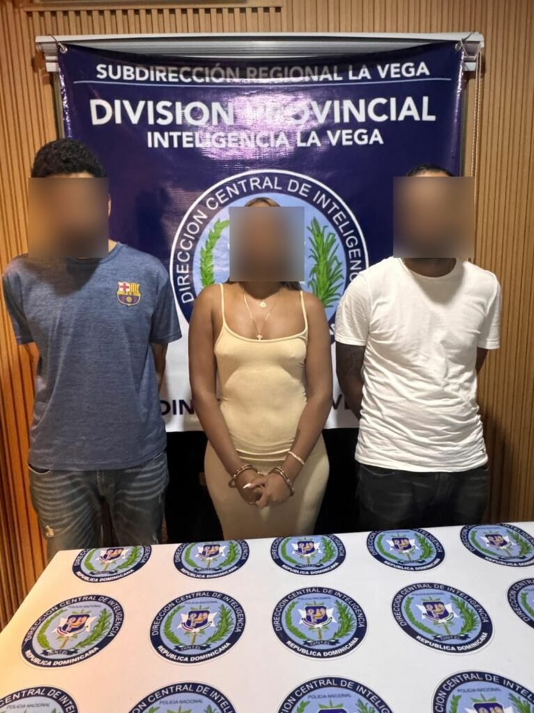 DINTEL en La Vega ocupa droga, dinero en efectivo y detiene a tres personas DINTEL en La Vega ocupa droga, dinero en efectivo y detiene a tres personas