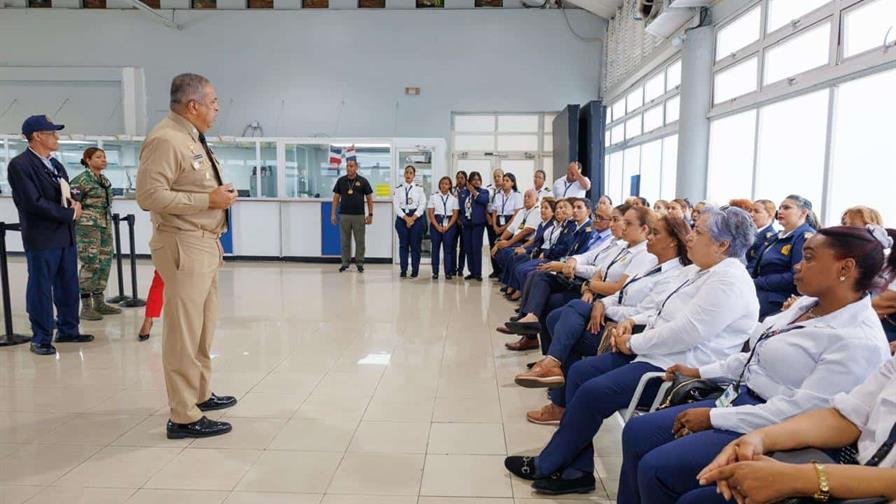 Director de Migración insta a fortalecer controles migratorios en Puerto de Santo Domingo Director de Migración insta a fortalecer controles migratorios en Puerto de Santo Domingo