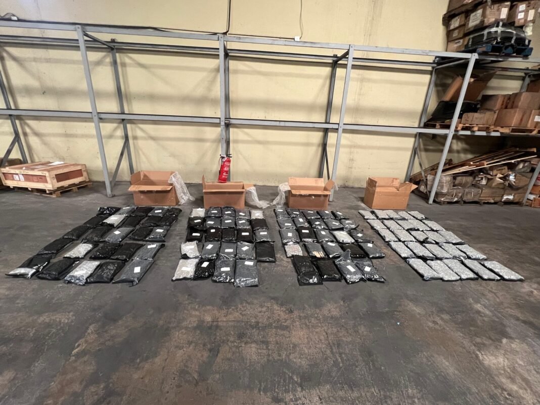 DNCD INCAUTA EN EL AILA OTROS 98 PAQUETES DE MARIHUANA