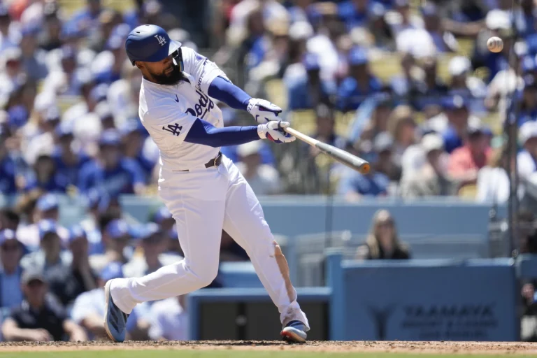 Dodgers dominan con ofensiva liderada por Hernández. PAdres vencen a Rockies 0000000 Dodgers dominan con ofensiva liderada por Hernández. PAdres vencen a Rockies 0000000