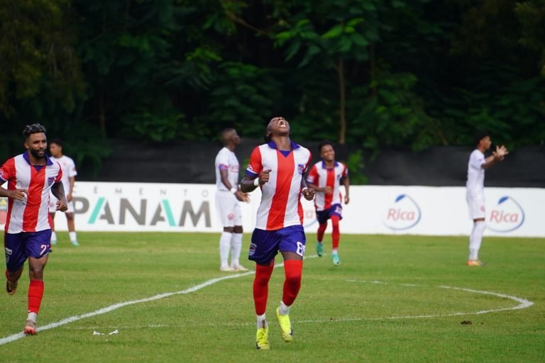 Dorlus (doblete) y Pedro Hernández, los héroes: Delfines y Jarabacoa cierran con goleadas la Jornada 8 de la LDF