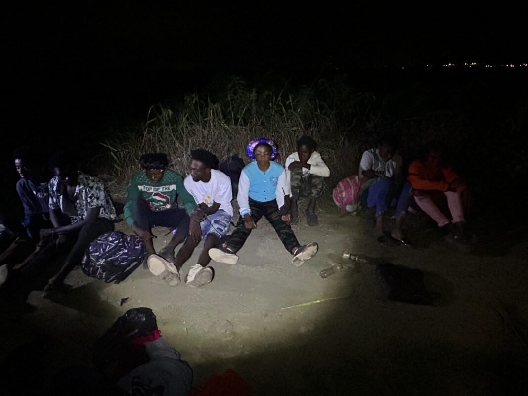 Ejército detiene a 30 haitianos indocumentados durante operativos en Valverde y Montecristi Ejército detiene a 30 haitianos indocumentados durante operativos en Valverde y Montecristi