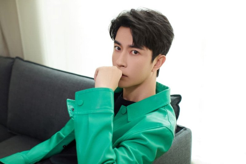 El actor y cantante chino Yu Menglong falleció a los 37 años tras caer de un edificio en Pekín El actor y cantante chino Yu Menglong falleció a los 37 años tras caer de un edificio en Pekín
