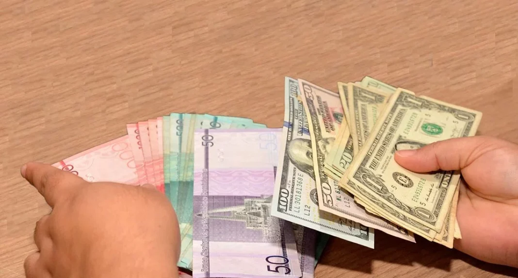 El peso dominicano se aprecia: factores clave detrás de la caída del dólar El peso dominicano se aprecia: factores clave detrás de la caída del dólar