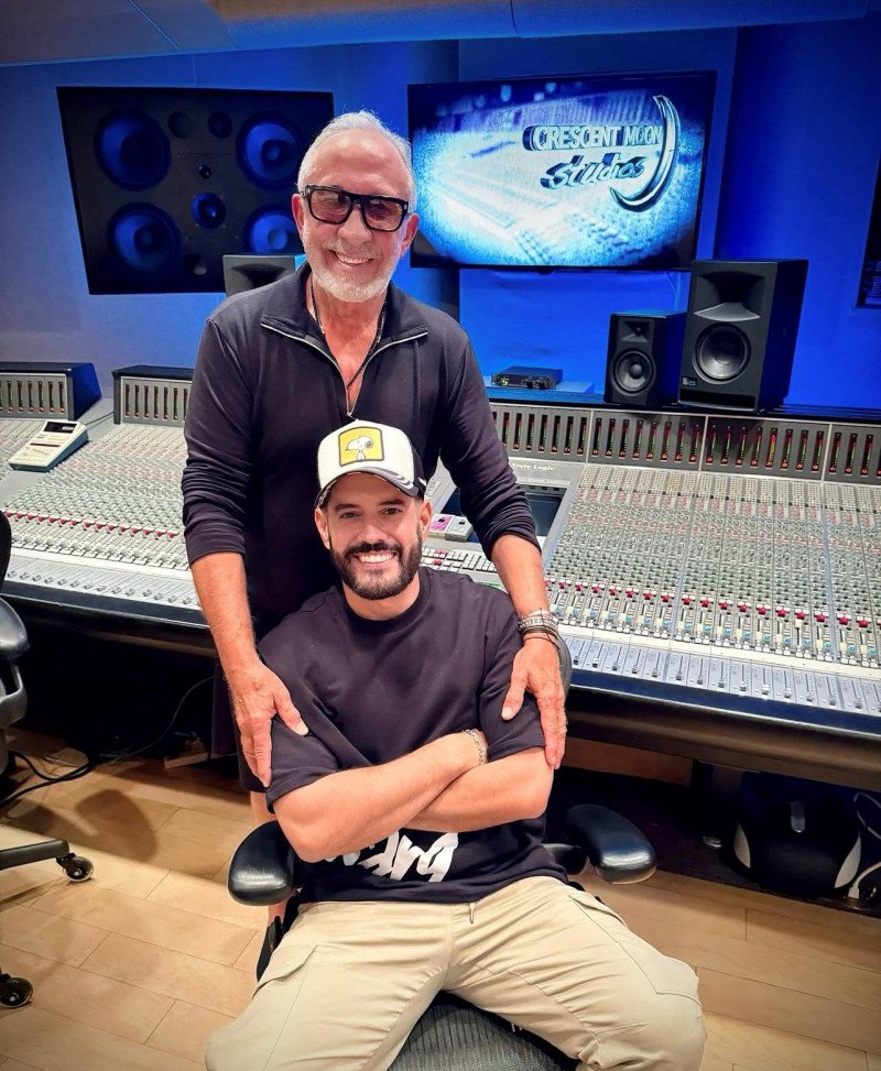 Emilio Estefan: “Sí, trabajo como productor de Manny Cruz y otros artistas”