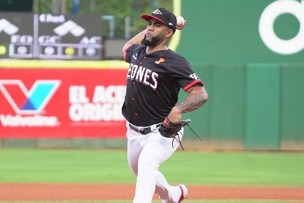 Escogido anuncia a los panameños Araúz y Agrazal