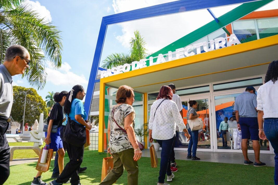 Feria del Libro suspende actividades de hoy por fenómenos atmosféricos