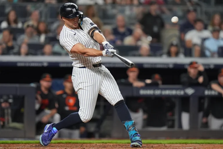 Foto-finish en la Americana: Yankees y Blue Jays cabeza a cabeza; Cleveland tropieza pero aún manda en la Central Foto-finish en la Americana: Yankees y Blue Jays cabeza a cabeza; Cleveland tropieza pero aún manda en la Central