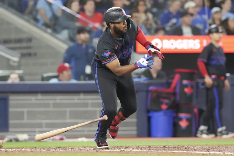 Guerrero Jr. brilla en paliza 6-1 de Blue Jays a Orioles. Otros resultados MLB Guerrero Jr. brilla en paliza 6-1 de Blue Jays a Orioles. Otros resultados MLB
