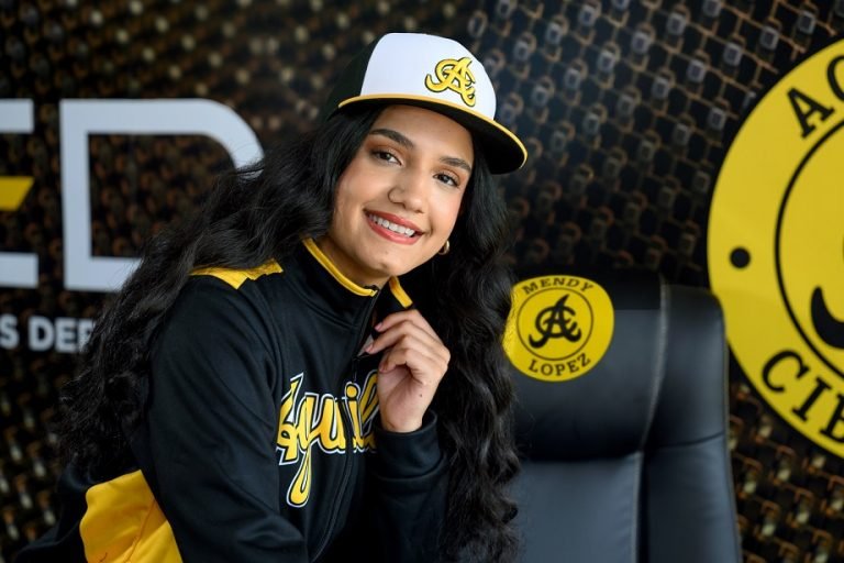 Hija de Mendy: Miluxi López, nueva madrina de las Águilas Cibaeñas. Hija de Mendy: Miluxi López, nueva madrina de las Águilas Cibaeñas.