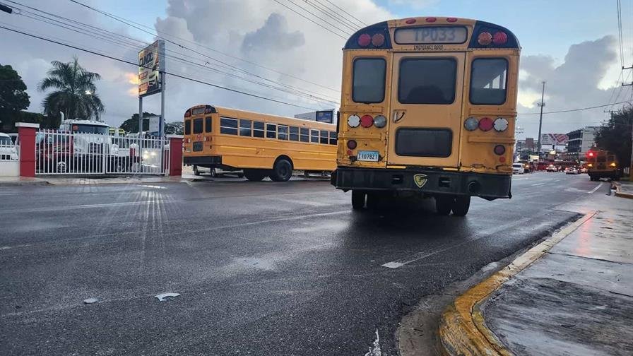 Huelga de transporte hotelero bloquea salidas de Higüey