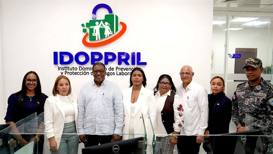 Idoppril reinaugura oficina en La Romana